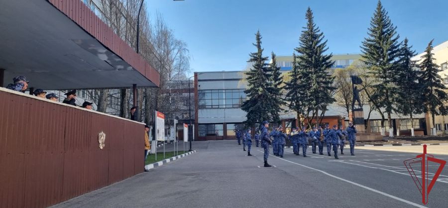 Более 130 росгвардейцев успешно завершили обучение в центре подготовки им. Героя Советского Союза С.Х. Зайцева в Москве