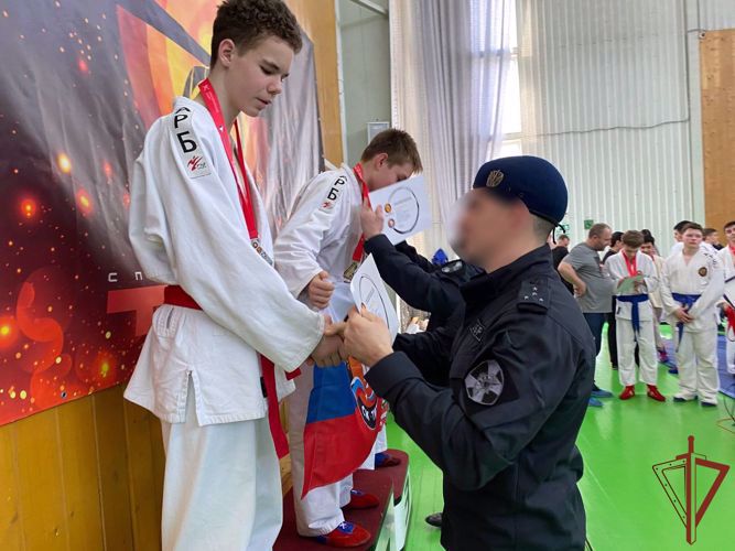 Росгвардейцы приняли участие в церемонии открытия чемпионата по армейскому рукопашному бою