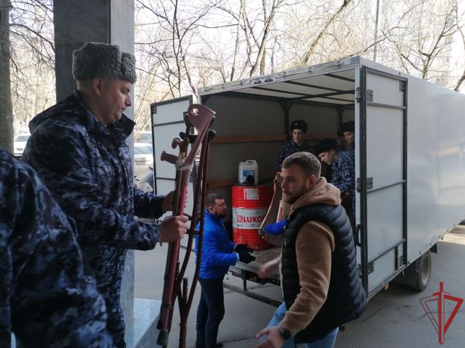 Сотрудники Росгвардии приняли участие в отправке гуманитарной помощи