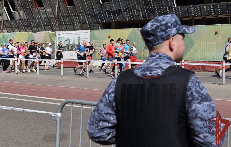 Росгвардейцы обеспечили безопасность на Московском полумарафоне