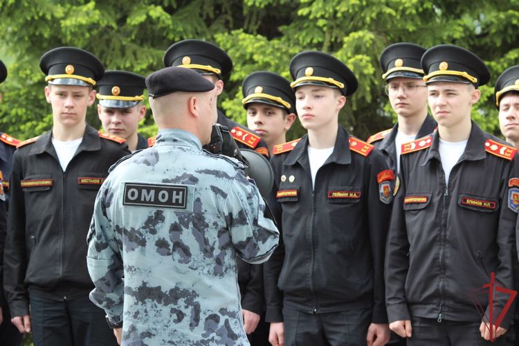 Спецназовцы провели День открытых дверей для московских кадетов