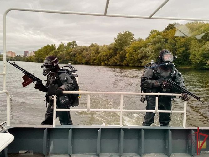 Водолазы Росгвардии отмечают профессиональный праздник