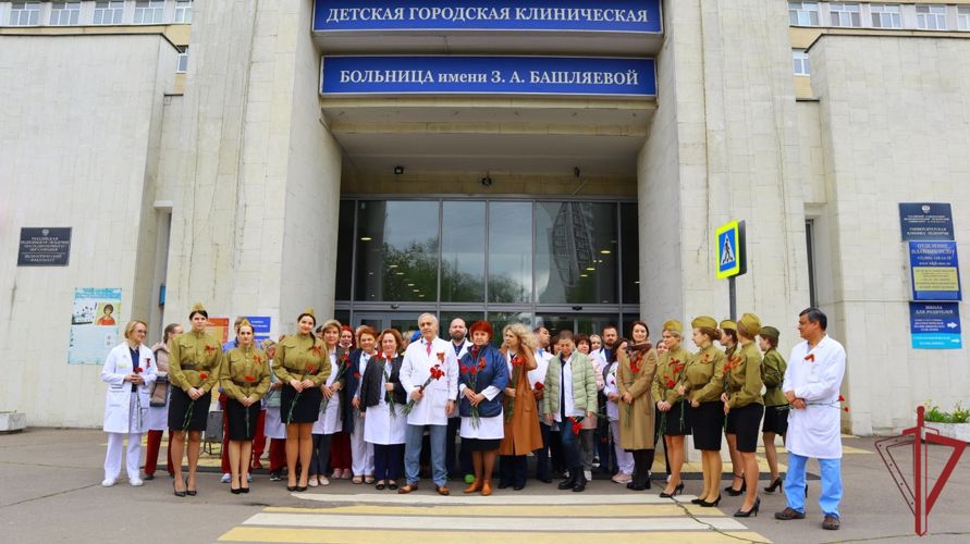 Ансамбль столичного главка Росгвардии выступил в детской больнице с концертом, посвященным Дню Победы