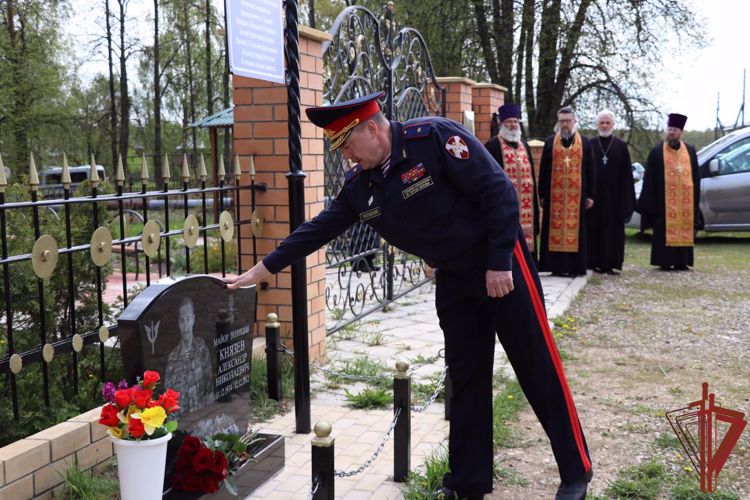 Росгвардейцы из Москвы провели субботник в саду памяти во Владимирской области