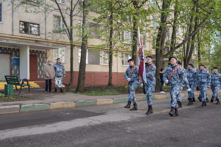Акцию «Парад у дома ветерана» провели столичные росгвардейцы