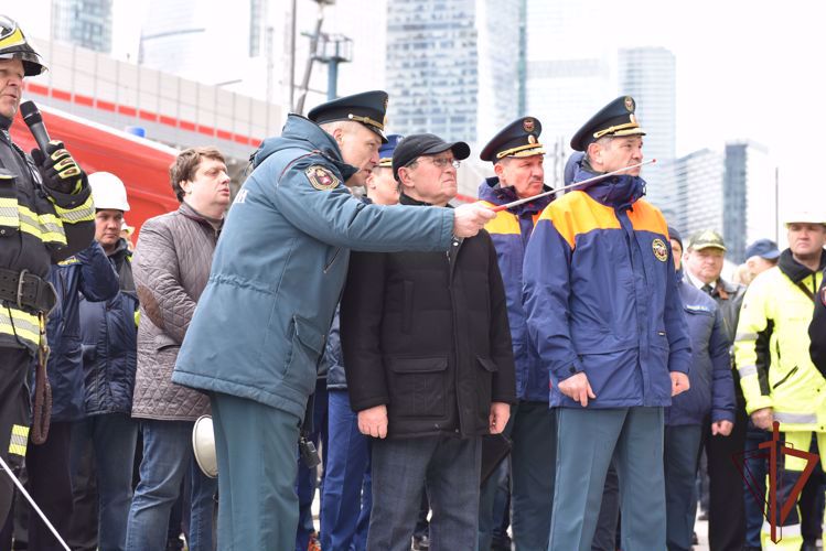 Росгвардия приняла участие в учениях по ликвидации пожара в высотном здании Москвы