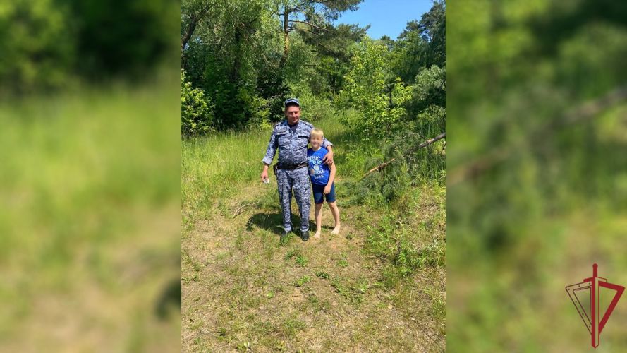 Сотрудники Росгвардии оказали помощь тонувшим в акватории Москвы-реки отцу и сыну
