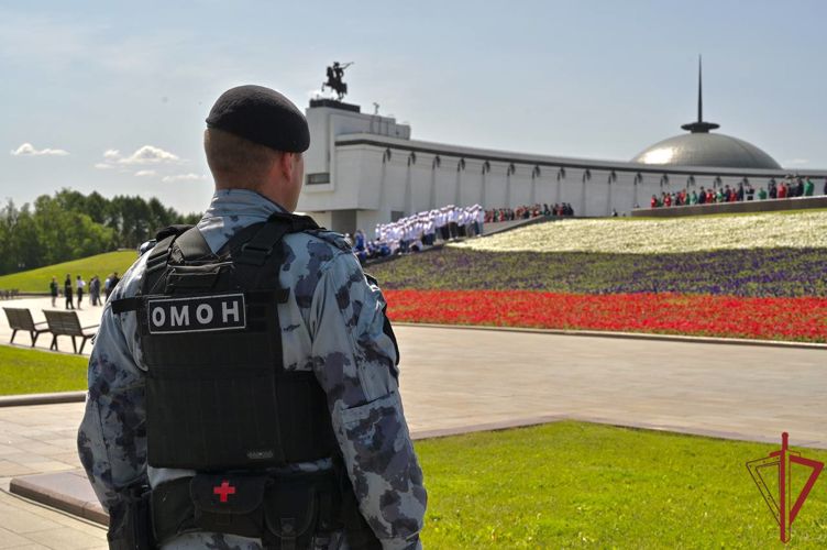 Безопасность празднования Дня России в Москве обеспечила Росгвардия