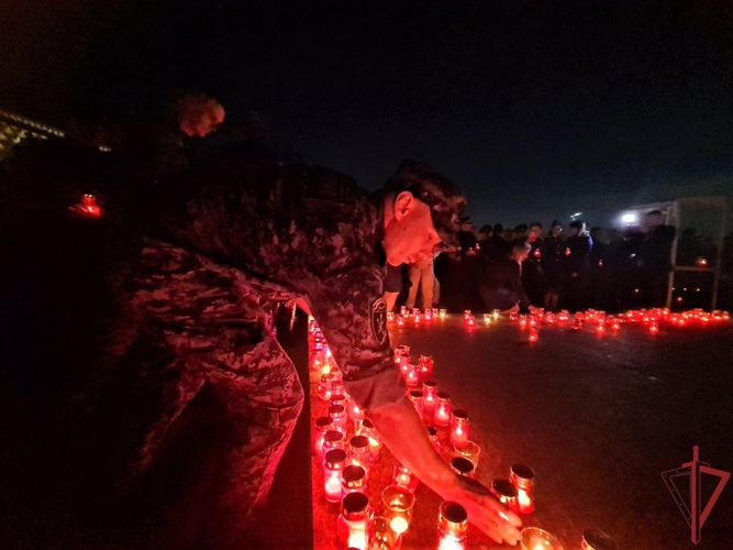 Столичные росгвардейцы приняли участие во Всероссийской мемориальной акции «Свеча памяти» на Поклонной горе