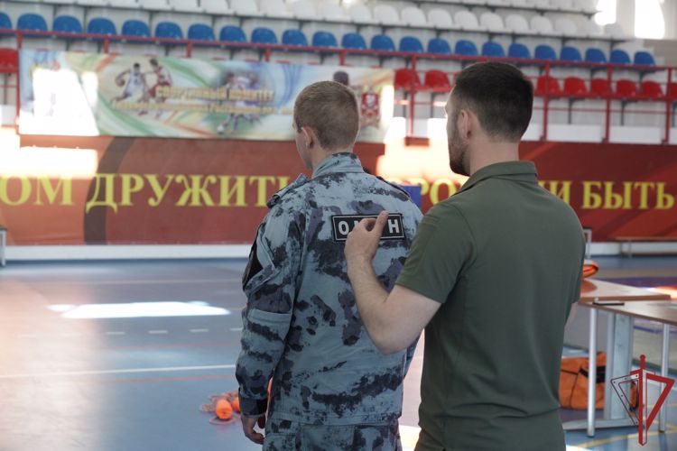 В столичном главке Росгвардии отработали навыки спасения на воде