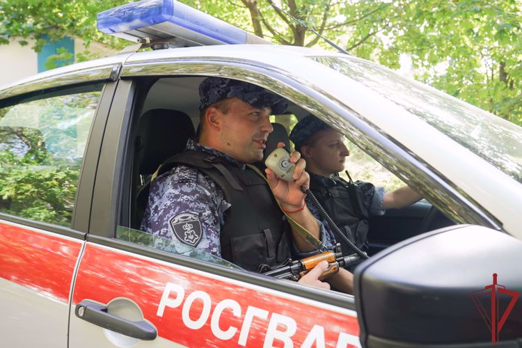 Патруль Росгвардии задержал в Москве подозреваемого в незаконном обороте оружия