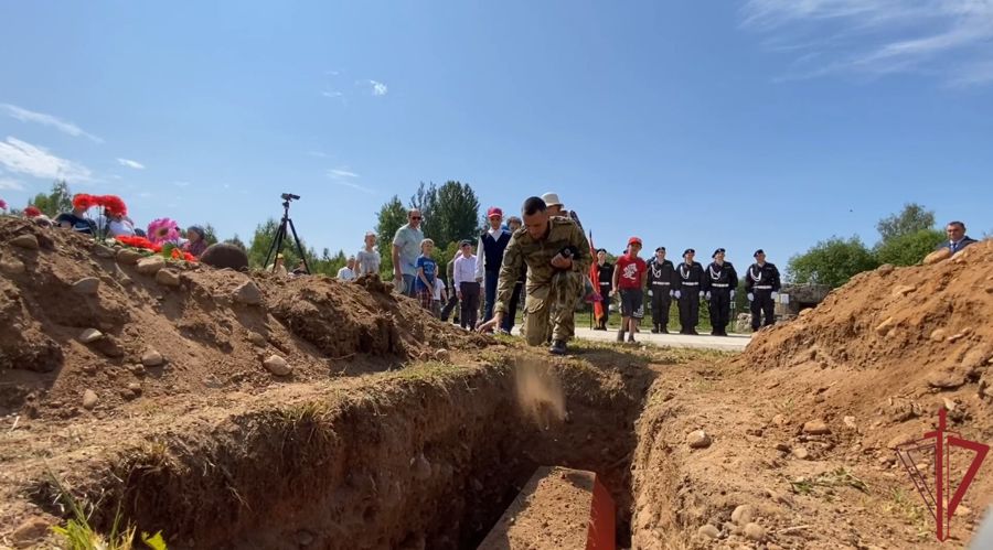 Установлены имена красноармейцев, останки которых подняли столичные росгвардейцы в Новгородской области
