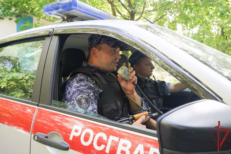 Москвича с закладкой задержал патруль Росгвардии