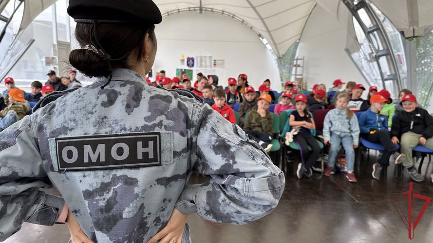 Сотрудники ОМОН «Авангард» провели занятие с детьми в рамках акции «Каникулы с Росгвардией»