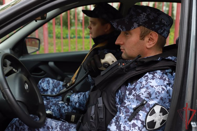 Сотрудники Росгвардии задержали в Москве мужчину, подозреваемого в незаконном хранении наркотиков