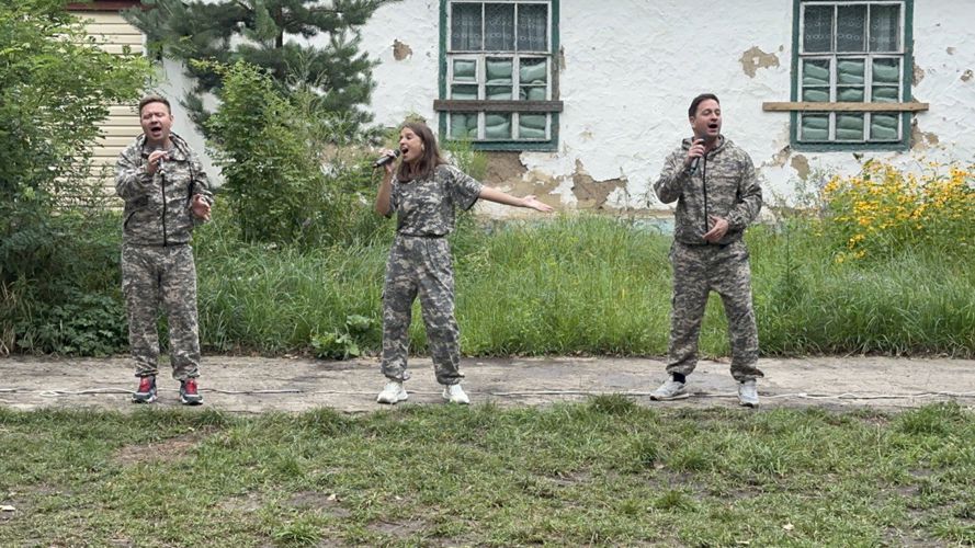 Ансамбль столичного главка Росгвардии принял участие в акции «Своих не бросаем»