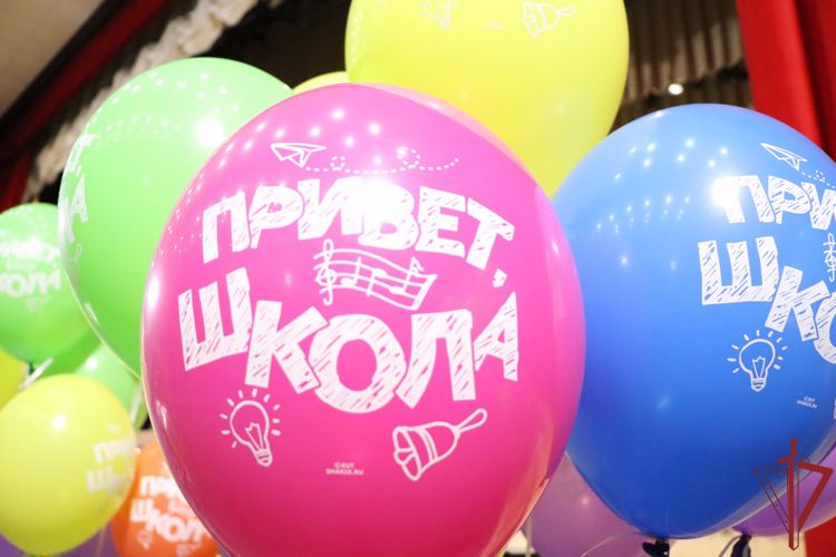 Сотрудники ОМОН в Москве поздравили будущих первоклассников с Днём знаний