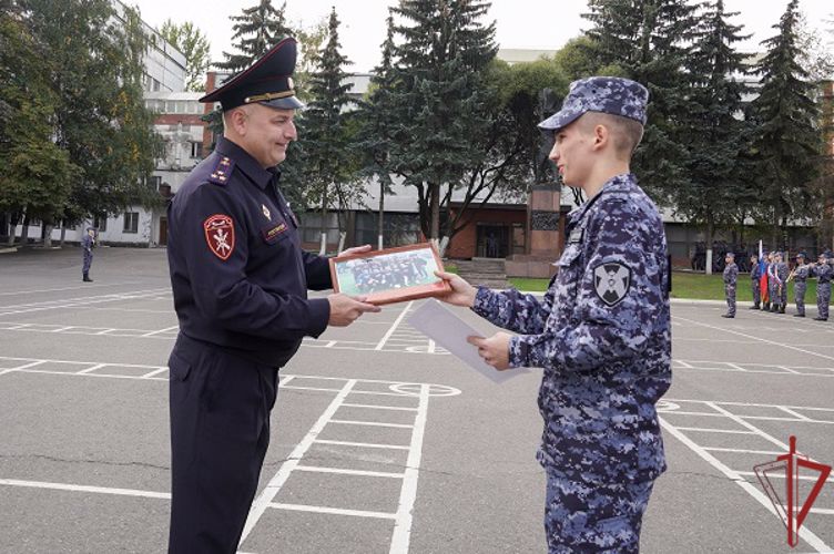 Более 200 сотрудников столичного главка Росгвардии завершили профессиональное обучение