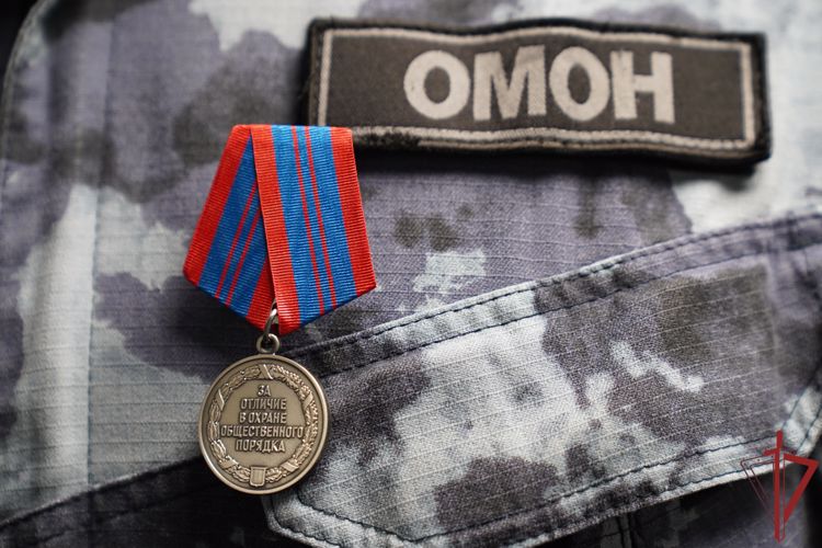 Начальник столичного главка Росгвардии вручил государственные награды отличившимся спецназовцам