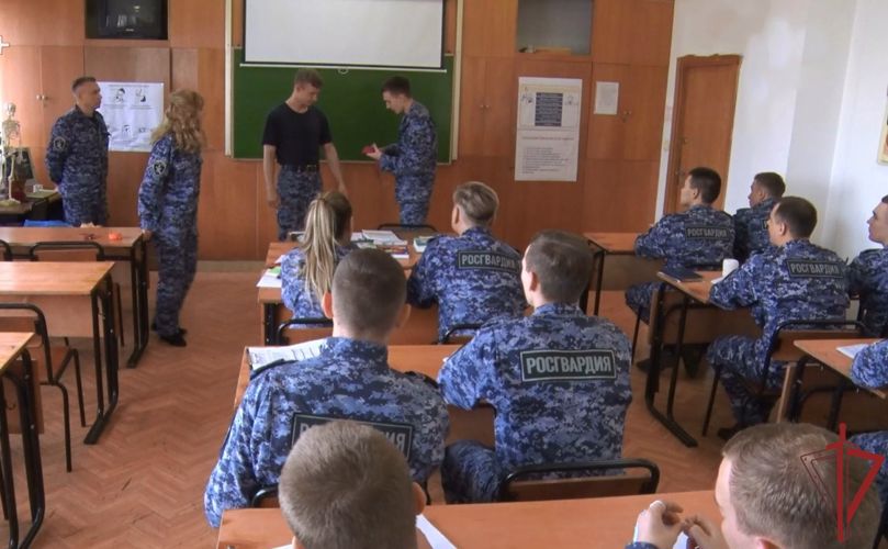 Педагогов Центра подготовки столичного главка Росгвардии поздравили с профессиональным праздником