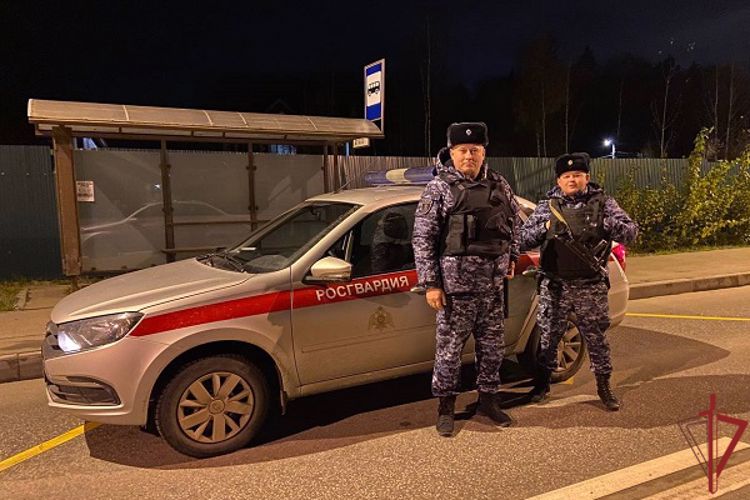 Сотрудники Росгвардии оказали помощь женщине с инсультом в Новой Москве