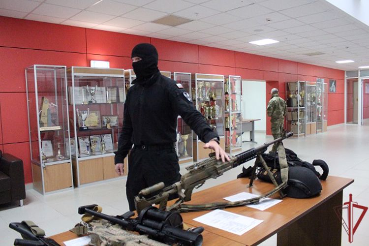 В День образования СОБР Росгвардии столичный спецназ принял в гостях студентов колледжа