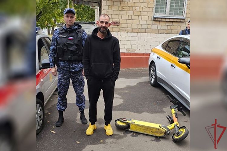 Сотрудники вневедомственной охраны задержали мужчину с наркотиками в Москве 