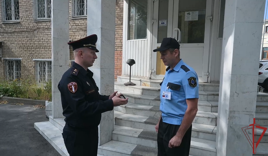 В Москве росгвардейцы проводят профилактику в сфере оборота гражданского оружия