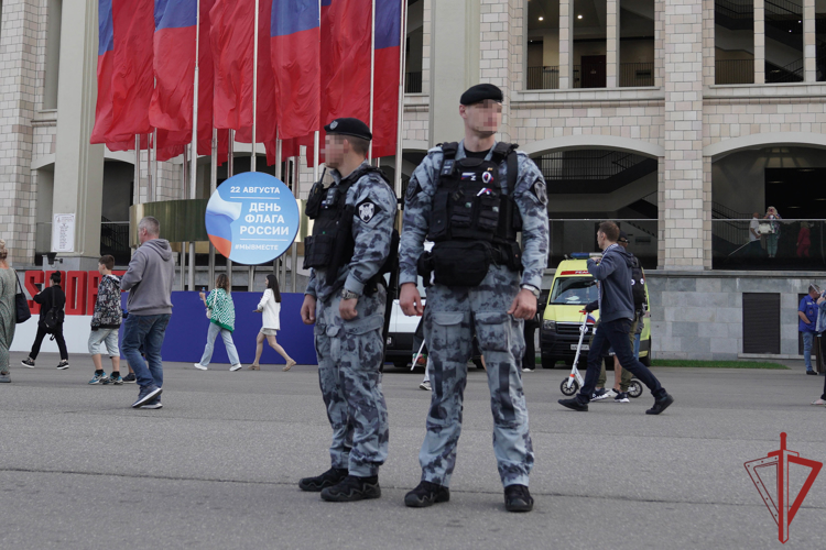 Росгвардия обеспечила безопасность проведения рок-концерта в "Лужниках"