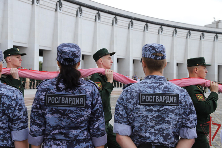 Сотрудники Росгвардии приняли участие в праздновании дня Государственного флага в Мо