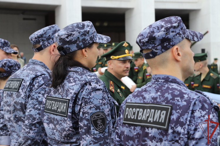 Сотрудники Росгвардии приняли участие в праздновании дня Государственного флага в Мо
