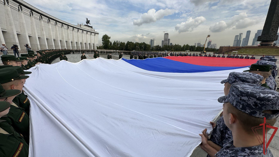 Сотрудники Росгвардии приняли участие в праздновании дня Государственного флага в Мо
