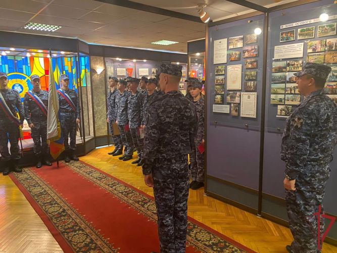 Более 110 росгвардейцев успешно завершили обучение в центре профессиональной подготовки сотрудников вневедомственной охраны