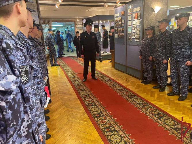 Более 110 росгвардейцев успешно завершили обучение в центре профессиональной подготовки сотрудников вневедомственной охраны