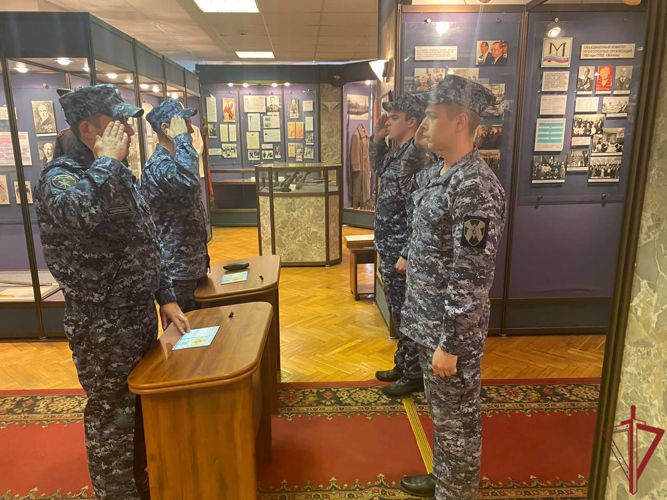Более 110 росгвардейцев успешно завершили обучение в центре профессиональной подготовки сотрудников вневедомственной охраны