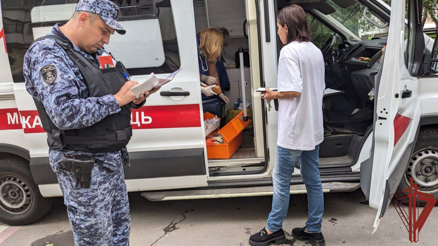 Патруль Росгвардии оказал медпомощь пожилой жительнице Москвы