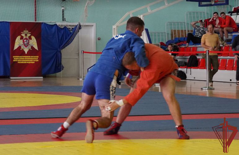 Росгвардейцы столичного главка завоевали золото на чемпионате Центрального округа по самб