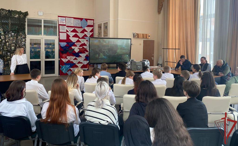 ОМОН «Авангард» и «Ночные волки» провели Урок мужества для московских школьников