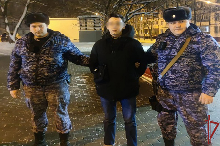Столичные росгвардейцы задержали мужчину по подозрению в нанесении ножевого ранения  