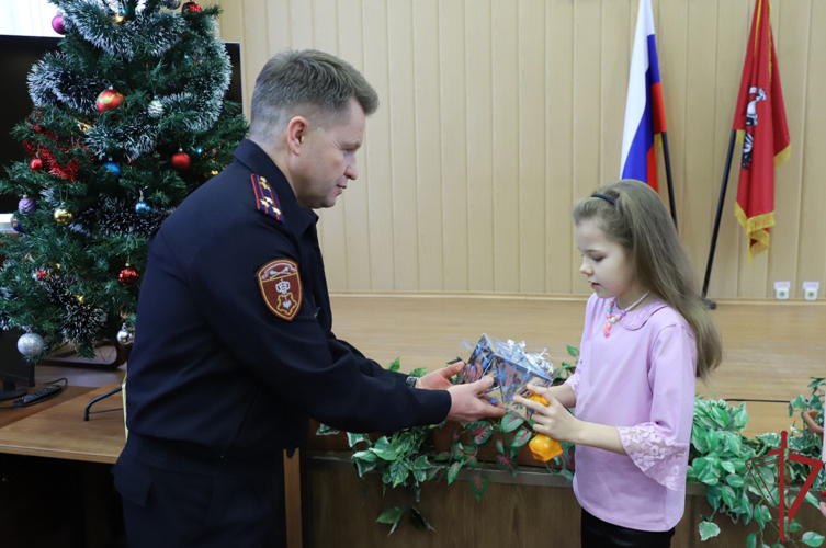 Росгвардейцы исполнили новогодние мечты детей в рамках всероссийской акции «Ёлка желаний»