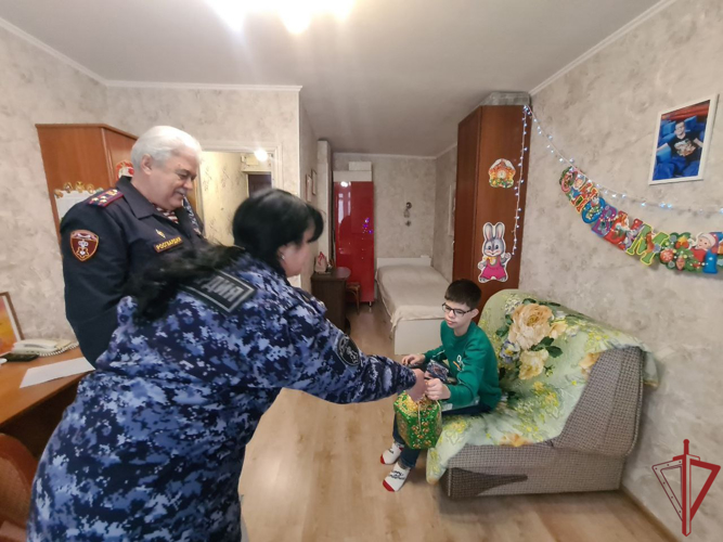 Росгвардейцы исполнили новогодние мечты детей в рамках всероссийской акции «Ёлка желаний»