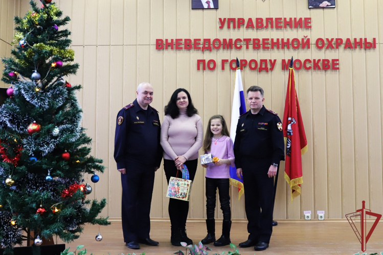 Росгвардейцы исполнили новогодние мечты детей в рамках всероссийской акции «Ёлка желаний»