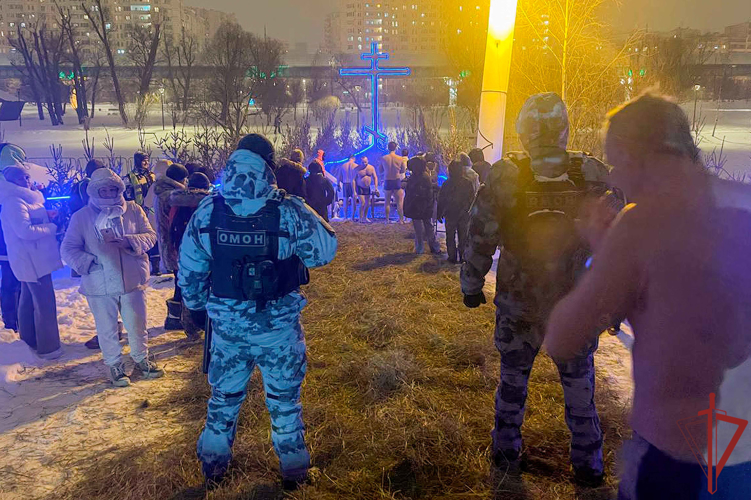 В Москве росгвардейцы обеспечили безопасность мероприятий в Крещение Господне