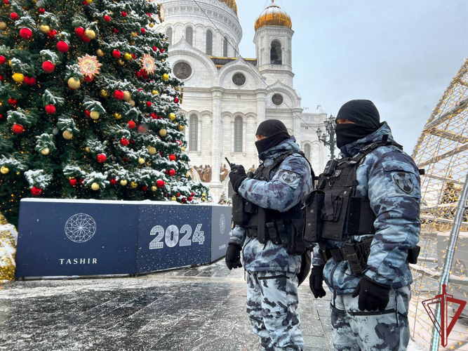 Более 13,5 тысяч росгвардейцев обеспечивали безопасность в период новогодних праздников в Москве