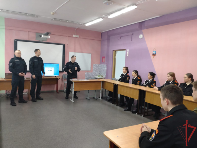 В День воинской славы спецназовцы встретились с московскими школьниками
