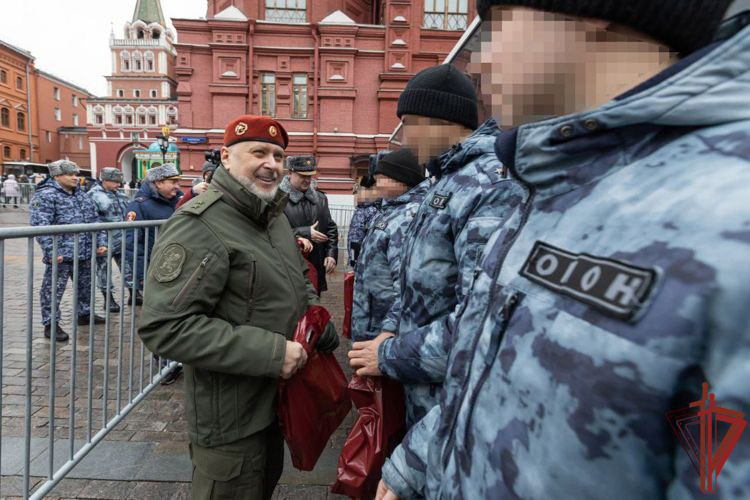 Генерал-лейтенант Алексей Воробьев по поручению директора росгвардии поздравил заступающих на дежурство в новогоднюю ночь росгвардейцев