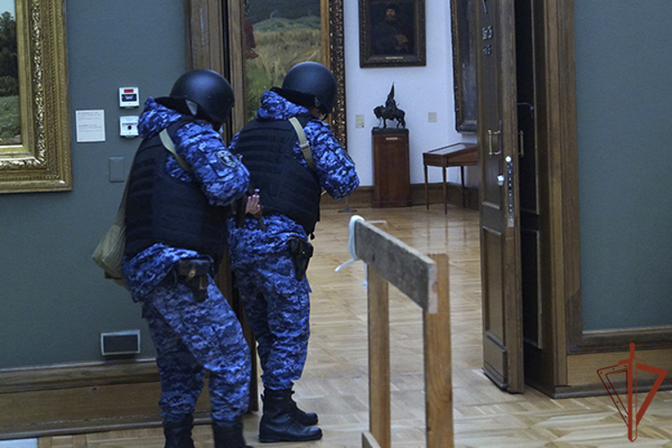 Более пятидесяти объектов культуры находятся под охраной Росгвардии в Москве