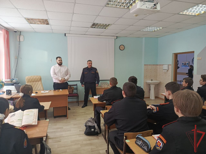 Уроки мужества, посвященные Сталинградской битве, провели для московских школьников сотрудники Росгвардии