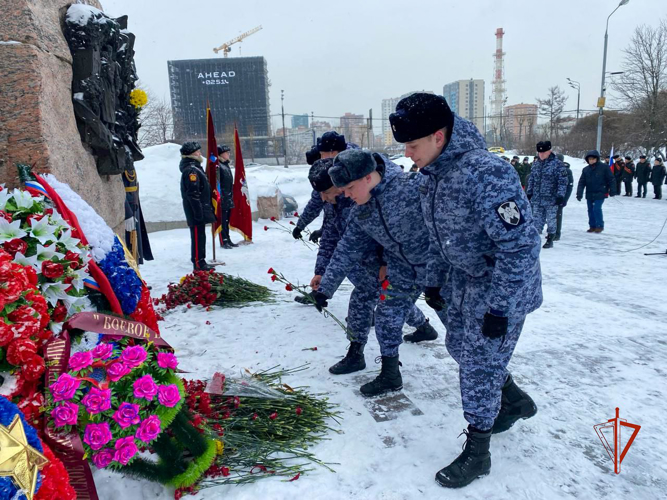 Сотрудники Росгвардии  провели памятное мероприятие в Парке победы в Москве 