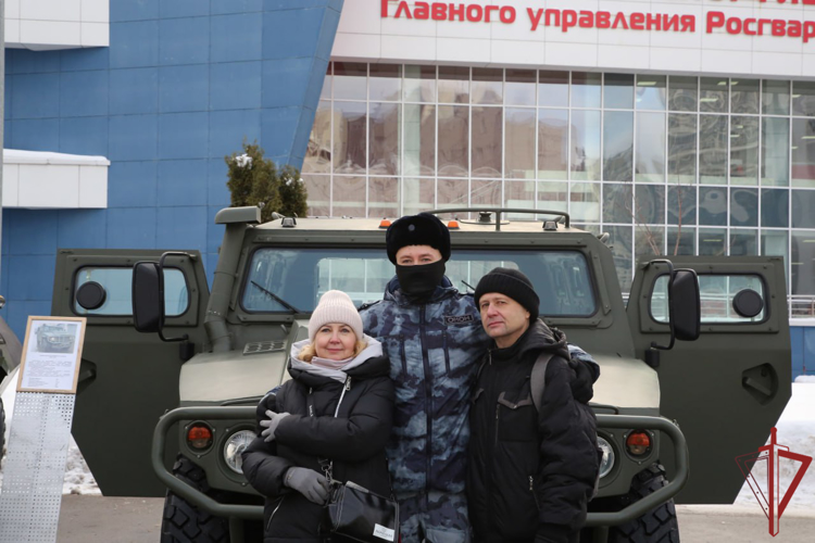 В преддверии Дня защитника Отечества командование ОМОН «Авангард» пригласило в отряд родителей росгвардейцев